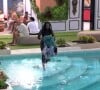 Leidy Elin, do 'BBB 24', joga as roupas de Davi na piscina