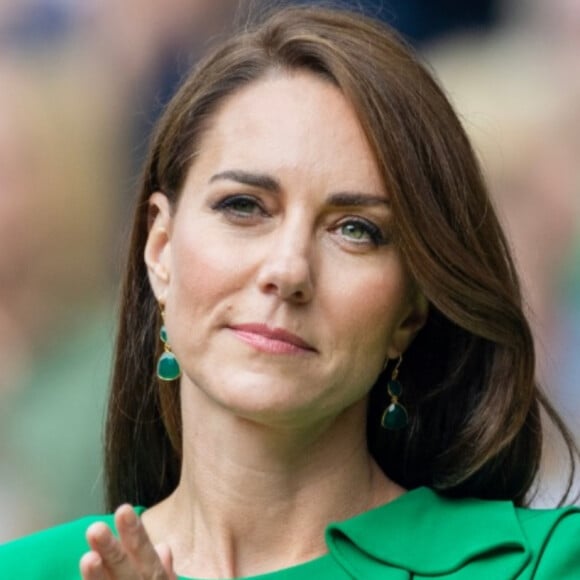 Outra foto de Kate Middleton foi alterada? Web aponta detalhe em 'flagra' com o príncipe William: 'Tijolos não parecem ser os mesmos'