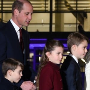 Kate Middleton foi supostamente flagrada com o marido, William, mas web apontou edição