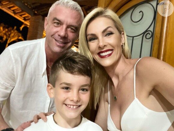 Alexandre Correa ainda afirma que Ana Hickmann pediu a guarda unilateral de Alezinho, filho do ex-casal que acaba de completar 10 anos, e visita assistida à criança