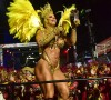 Viviane Araujo arrasou como rainha de bateria do Salgueiro no Carnaval 2024, destacando seu corpo em uma fantasia mínima