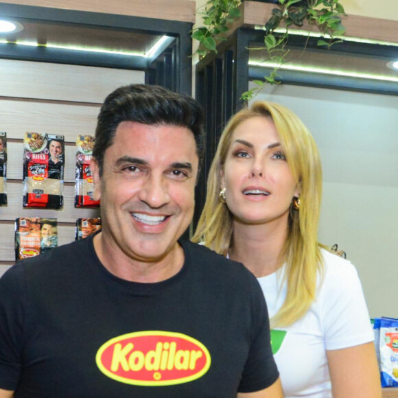 Namorados, Ana Hickmann e Edu Guedes brincaram em evento