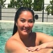 Helen Ganzarolli empina o bumbum com biquíni fio-dental em foto de topless na piscina e detalhe íntimo vira assunto: 'Flopado'