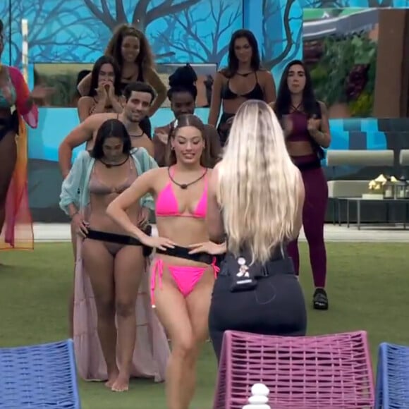 'BBB 24': sisters emocionaram Yasmin Brunet com desfile empático