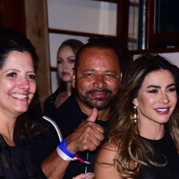 Mariane Bernardi deu o que falar ao aparecer com um look transparente ao lado de Neymar pai