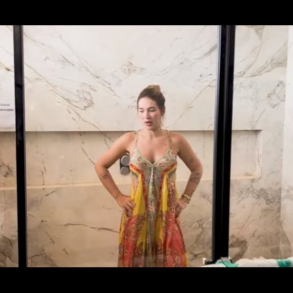 Banheiro de Virgínia Fonseca tem espaço para fazer sauna