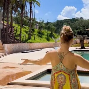 Virgínia Fonseca exibiu piscina gigantesca de mansão