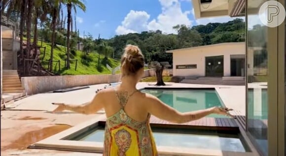 Virgínia Fonseca exibiu piscina gigantesca de mansão