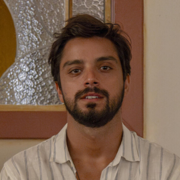 José Venâncio (Rodrigo Simas) conta para José Augusto (Renan Monteiro) seus segredos e recebe apoio do irmão na novela Renascer