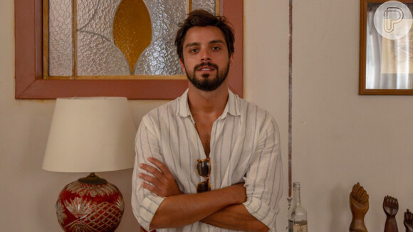 Globo faz importante mudança na morte de Venâncio (Rodrigo Simas) em 'Renascer'. O carro do personagem sofrerá um acidente.