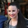 Demi Lovato encorajou suas fãs a fazer o mesmo e começou a retuitar imagens das meninas de cara limpa