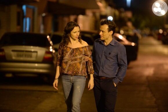 Na rua, uma mulher desequilibrada o aguarda. É Telma (Mariana Loureiro), sua ex-amante, que não aceita o término e promete um grande barraco