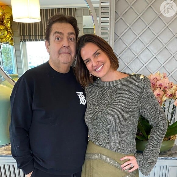 Mulher de Fausto Silva, Luciana Cardoso utilizou o Instagram na tarde desta sexta-feira (05) para trazer atualizações sobre o estado de saúde do apresentador