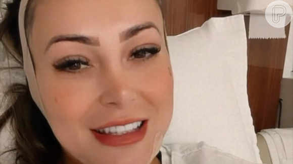Andressa Urach se recupera do combo de três cirurgias plásticas que realizou no mês passado
