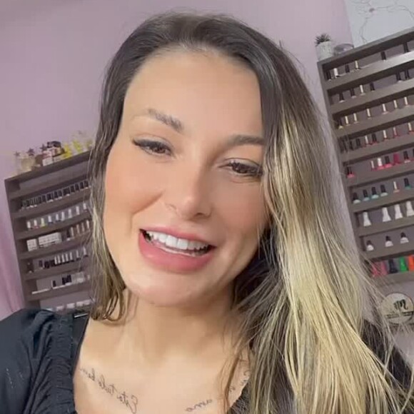 Andressa Urach está afastada das gravações de vídeos pornôs por conta da recuperação da cirurgia