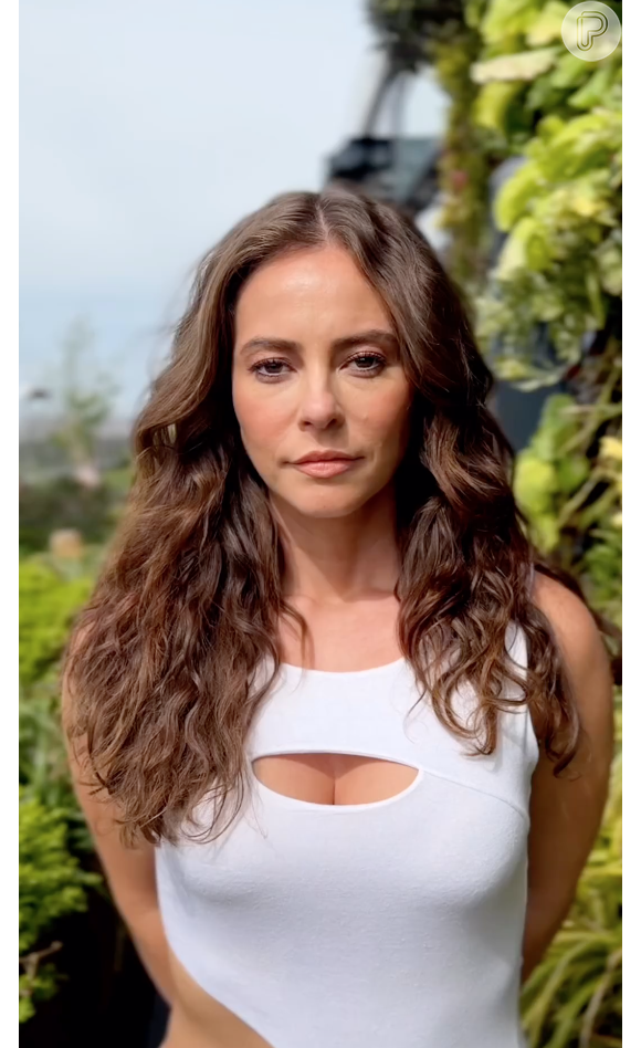 Paolla Oliveira voltou a gravar um vídeo para falar não só das críticas ao seu corpo como também da beleza