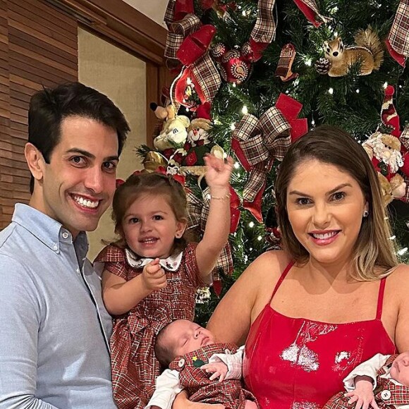 Bárbara Evans e Gustavo Theodoro são pais de três filhos: Ayla e os gêmeos Álvaro e Antônio