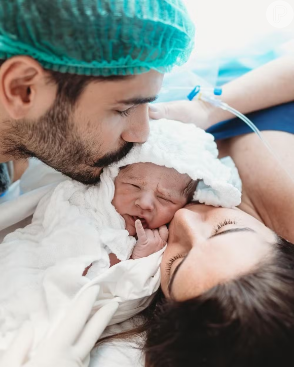 Fernanda Paes Leme acaba de dar à luz, Pilar, sua primeira filha com Victor Sampaio