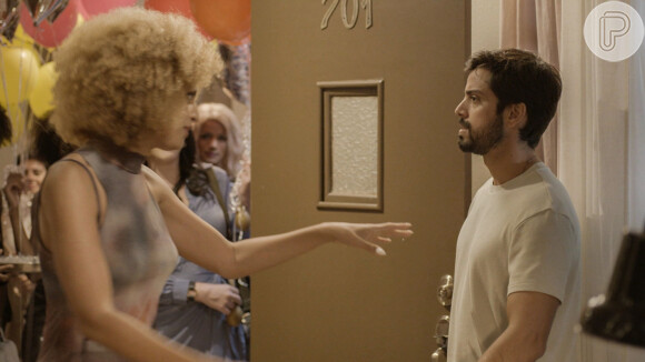 Na novela 'Renascer', amigas de Buba (Gabriela Medeiros ) detonam Venâncio (Rodrigo Simas) para a amiga acordar do machismo.