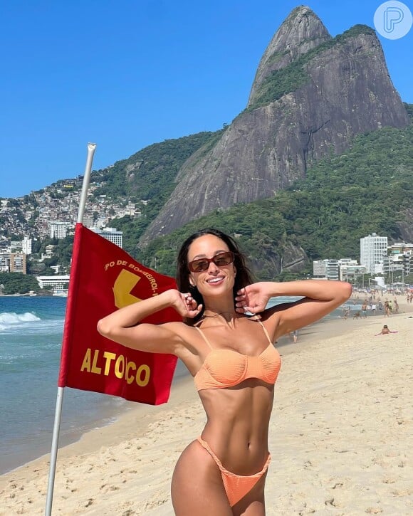 Amante de biquínis fios-dentais, Ana Gabriela Côrtes também é apaixonada pelo Rio de Janeiro, sua cidade natal