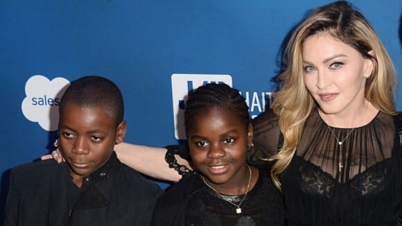 'Sou um coração rebelde': como Madonna enfrentou a Justiça do Malauí para adotar a filha Mercy, que a acompanha na viagem ao Brasil