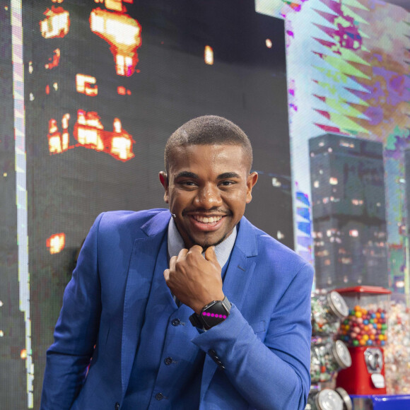 Davi, campeão do 'BBB 24', viu a Globo adiar em cima da hora a exibição de sua ida ao 'Altas Horas'