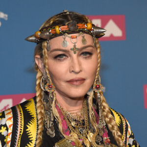 Todos os produtos usados por Madonna são de sua própria marca, a MDNA Skin