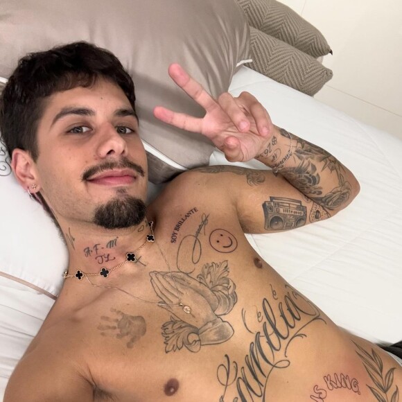 Zé Felipe canta: 'Minha ex virou puta / Só não viro cliente que eu não gosto de disputa'