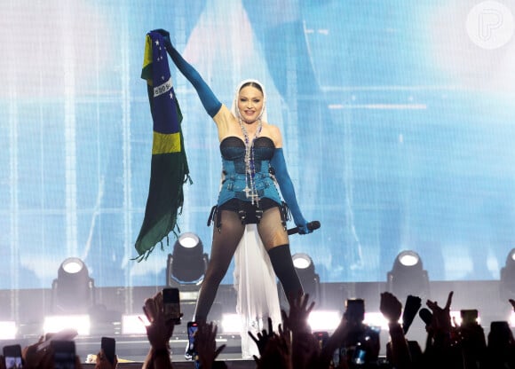 Madonna fez história nas areias da Praia de Copacabana no último sábado (04), mas a cantora pode ter deixado o Brasil com um exemplo de solidariedade