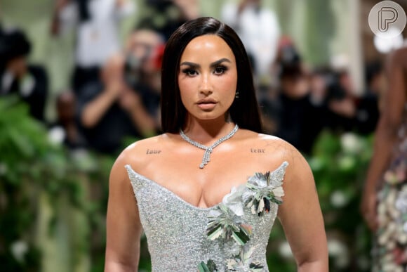 Demi Lovato ignora treta com Nicki Minaj e volta ao Met Gala após 8 anos