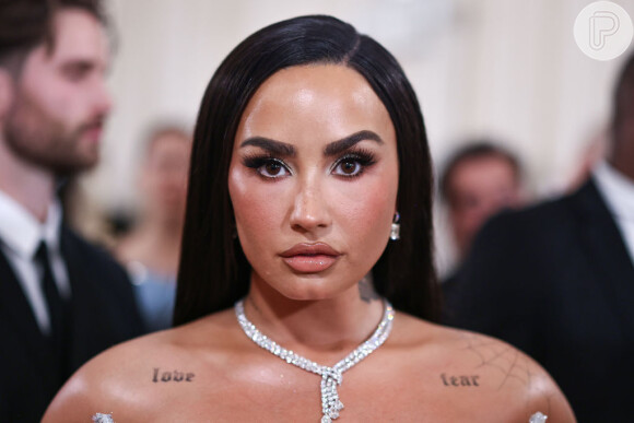 Climão entre Demi Lovato e Nicki Minaj fez a cantora parar em reunião do A.A.; climão entre elas fez a cantora parar em reunião do A.A.