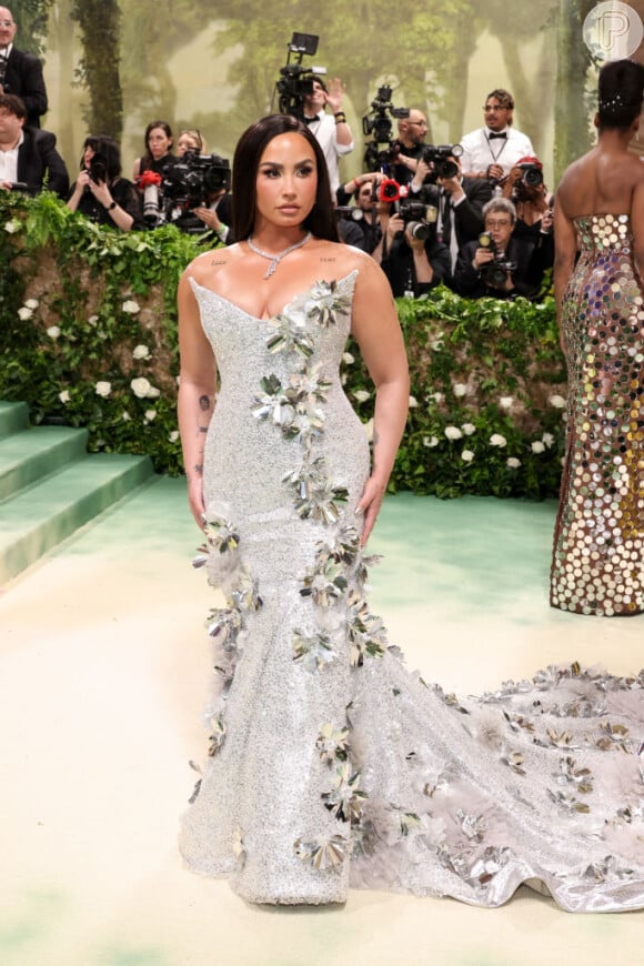 Demi Lovato usou vestido poderoso Prabal Gurung no Met Gala 2024