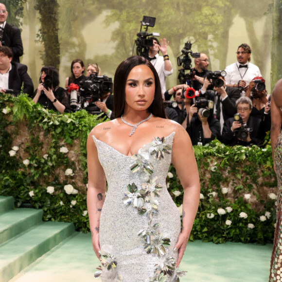 Demi Lovato usou vestido poderoso Prabal Gurung no Met Gala 2024