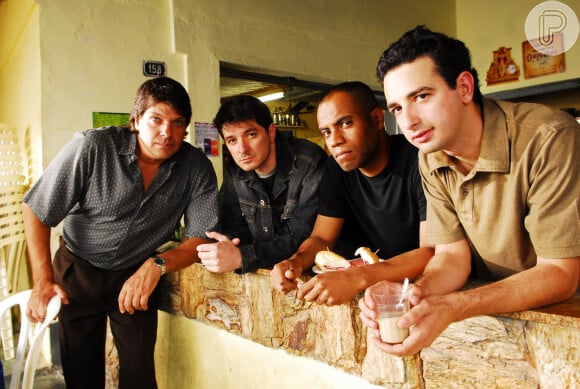 Teobaldo (Roberto Battaglin), Carlío (André Delucca), Peninha (Rafael Raposo) e Joison Guilherme Piva) na novela Sete Pecados