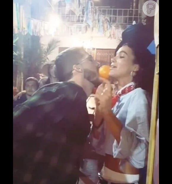 Os boatos de que Bruna Marquezine e João Guilherme estão juntos começaram em festa junina