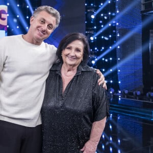 Déa Lucia e Luciano Huck protagonizaram um momento no último 'Domingão' que viralizou nas redes sociais