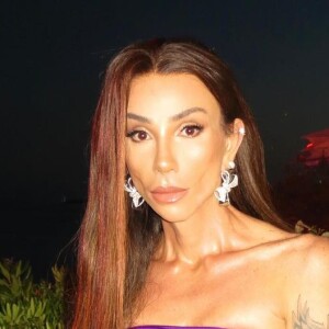 Maya Massafera, apesar da beleza nas fotos, tem deixado fãs muito curiosos com o resultado da feminilização em sua voz