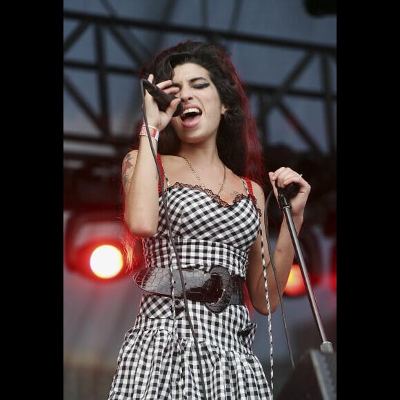 Amy Winehouse foi uma das maiores cantoras dos anos 2000 e morreu após uma série de problemas com drogas e bebidas