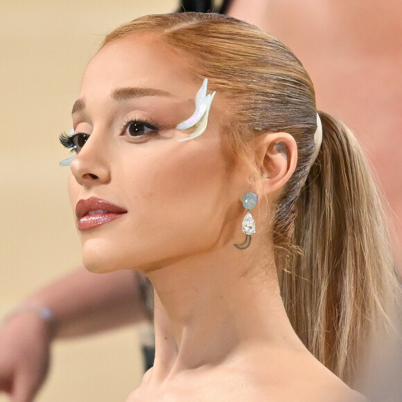 Ariana Grande, hoje, é uma das maiores artistas da indústria musical e fará protagonista em musical famoso da Brodway