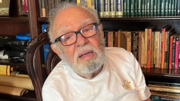 'Tudo é uma despedida': Emiliano Queiroz, de 'Alma Gêmea', resistiu à grave doença e segue em exercício aos 88 anos