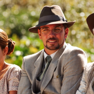 Emiliano Queiroz, ao lado de Fernanda Souza e Marcelo Faria