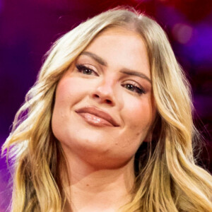 'Sei lá, fica bêbado': Luísa Sonza dá 'conselho' controverso a fã por causa de celular em show. Veja vídeo