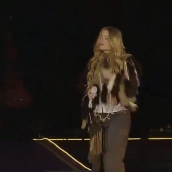 Luísa Sonza não gostou de ver fã no celular durante seu show em MG