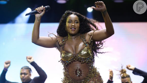 Iza deixou à mostra a barriga de gravidez de Nala em show no Rio de Janeiro