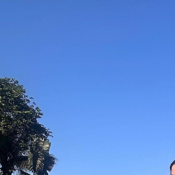 Ana Paula Padrão, hoje com 58 anos, recebeu inúmeros elogios de internautas por sua beleza natural nas fotos postadas