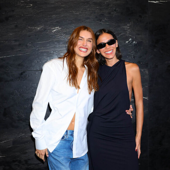 Bruna Marquezine e Sasha Meneghel se encontraram no desfile inaugural da grife da filha da apresentadora