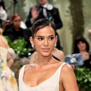 Bruna Marquezine se trancou no banheiro do MET Gala por ter ficado nervosa com tantas estrelas ao redor