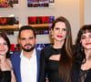 Luciano Camargo posou com a mulher, Flávia, e as filhas, Isabella e Helena, que mostraram muito estilo