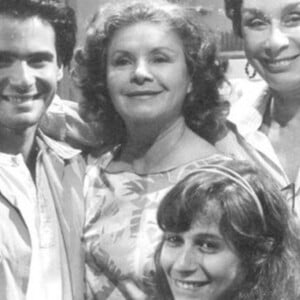 Cinco atores que formaram famílias na novela 'Corpo a Corpo' já morreram quase 40 anos após a estreia. Recorde! Na foto, Lauro Corona, Renata Fronzi, Eloísa Mafalda, trio já falecido, ao lado de Andréa Beltrão