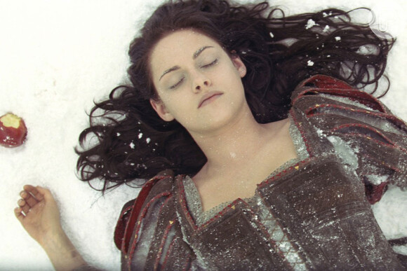 Kristen interpretou Branca de Neve, no filme 'Branca de Neve e o Caçador', de 2012. O longa é uma releitura do desenho da Disney 'A Branca de Neve e os Sete Anões'